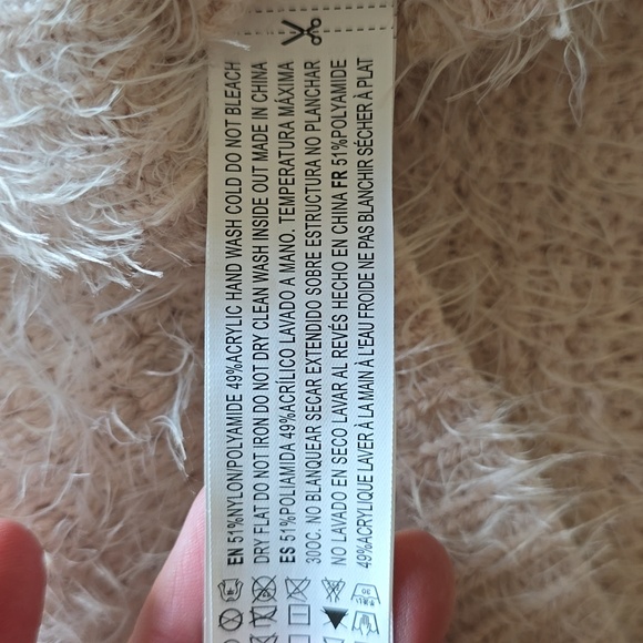 Forever 21 Soft and Fuzzy Light Pink Sweater Size Large - Picture 6 of 11